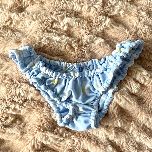 **SOLD** Princess Polly Swimsuit - Picture 5 of 6